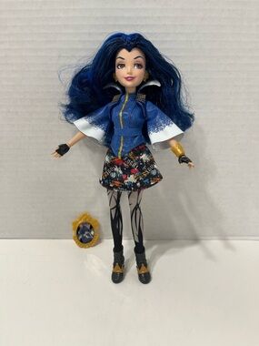 DISNEY DESCENDANTS Evie Isle of the lost signature doll Barbie doll